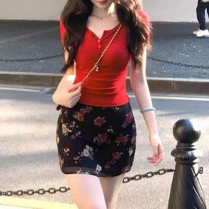 Yiyao Korean pure temperament knitted sweater for women in summer slim short-sleeved top + floral skirt suit