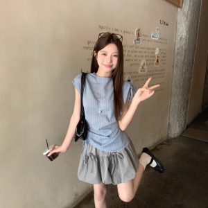 Real shot of sweet suit women's summer blue pleated sleeveless top with high waist stand-up bud skirt two-piece set