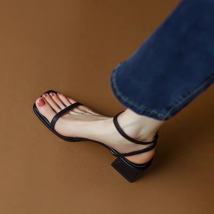 French minimalist style open-toed sandals for women in summer medium thick heel soft leather commuting square head one-liner high heels with skirt