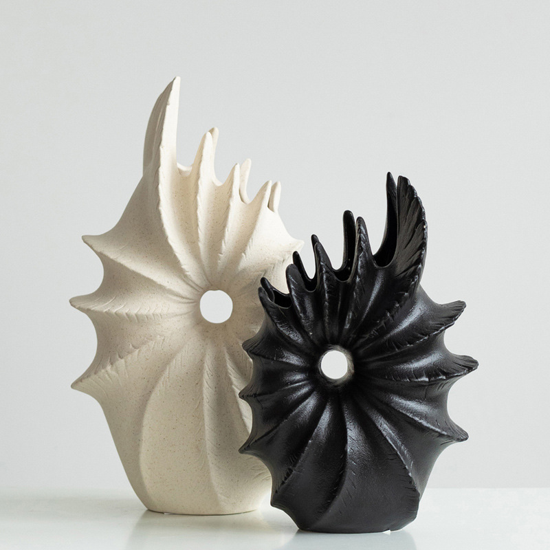 Special shape, diamond horn ceramic vase, cute, simple, modern matte flower mattress, homestay ornaments, high-end